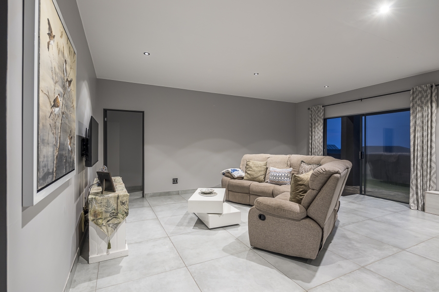 5 Bedroom Property for Sale in Island View Western Cape